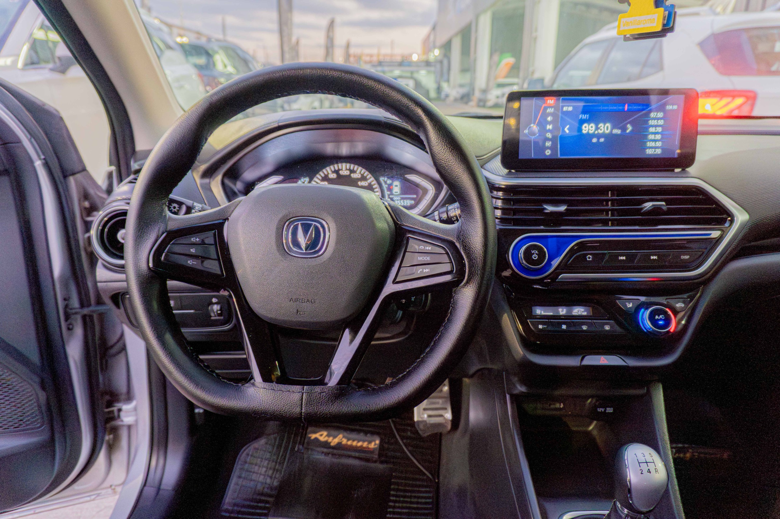 Changan Alsvin — foto 9 de 9