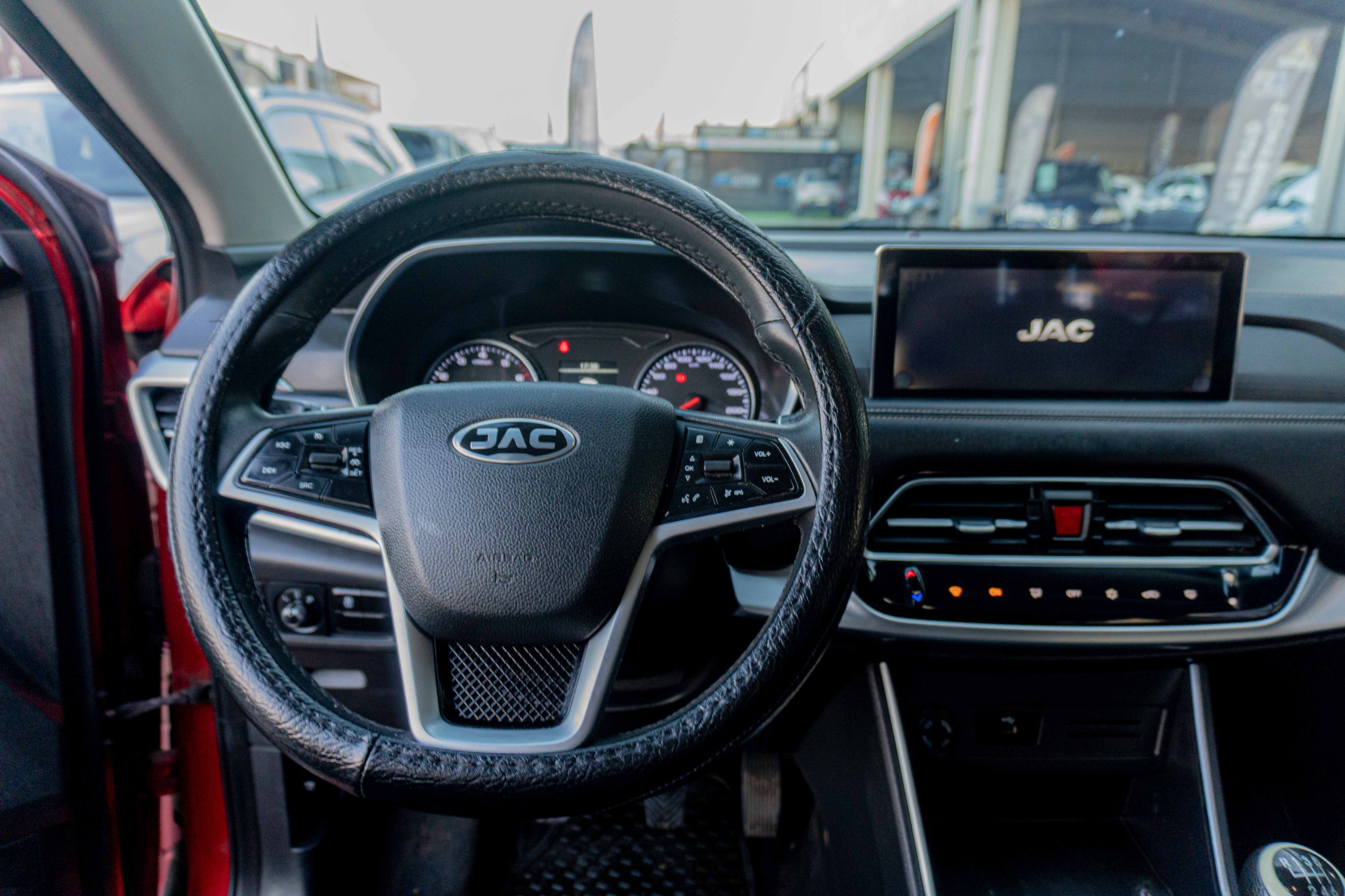 JAC Js8 — foto 9 de 9