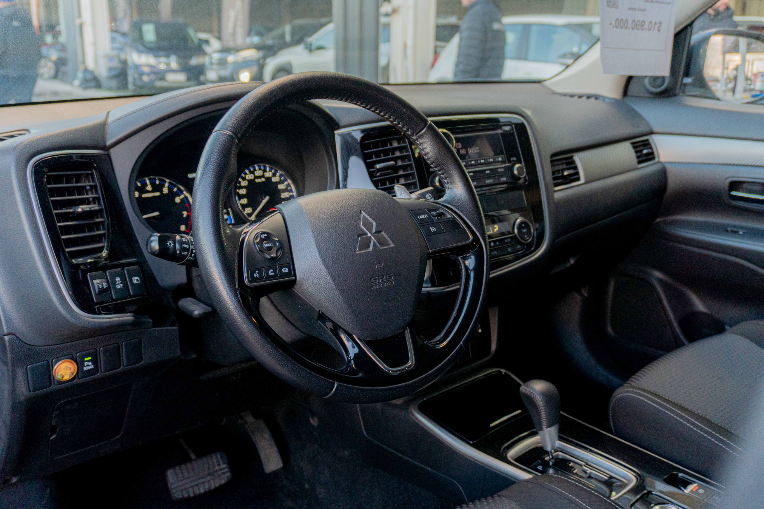 Mitsubishi Outlander — foto 6 de 9