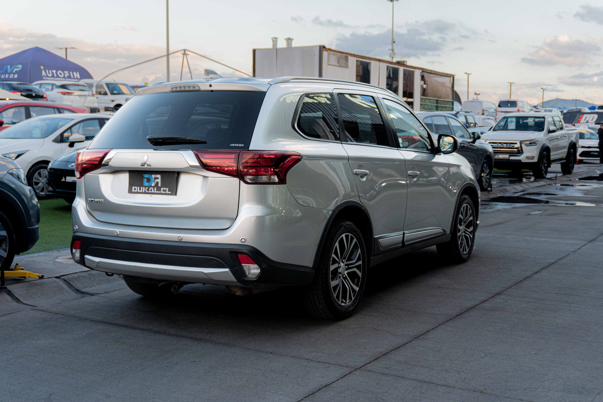 Mitsubishi Outlander — foto 4 de 9