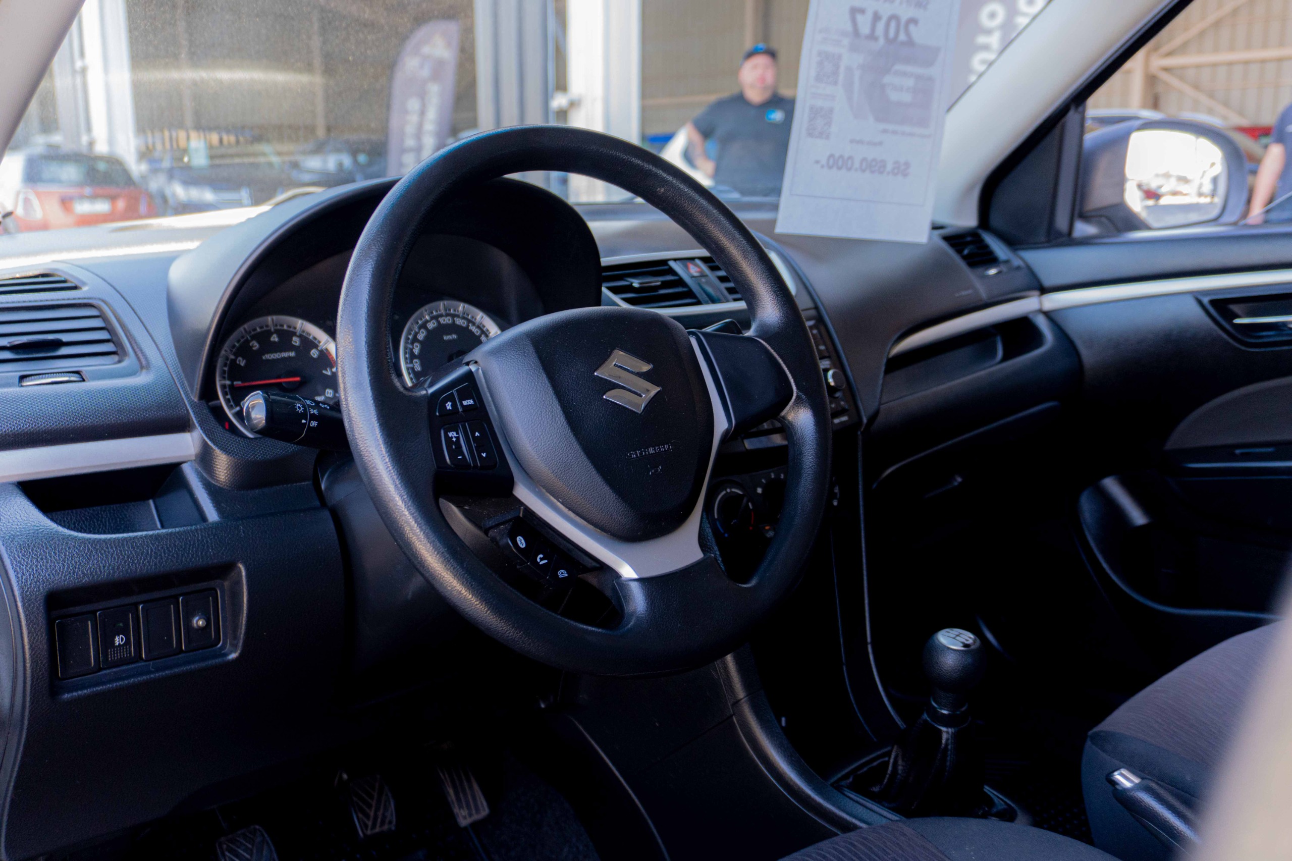Suzuki Swift — foto 6 de 9