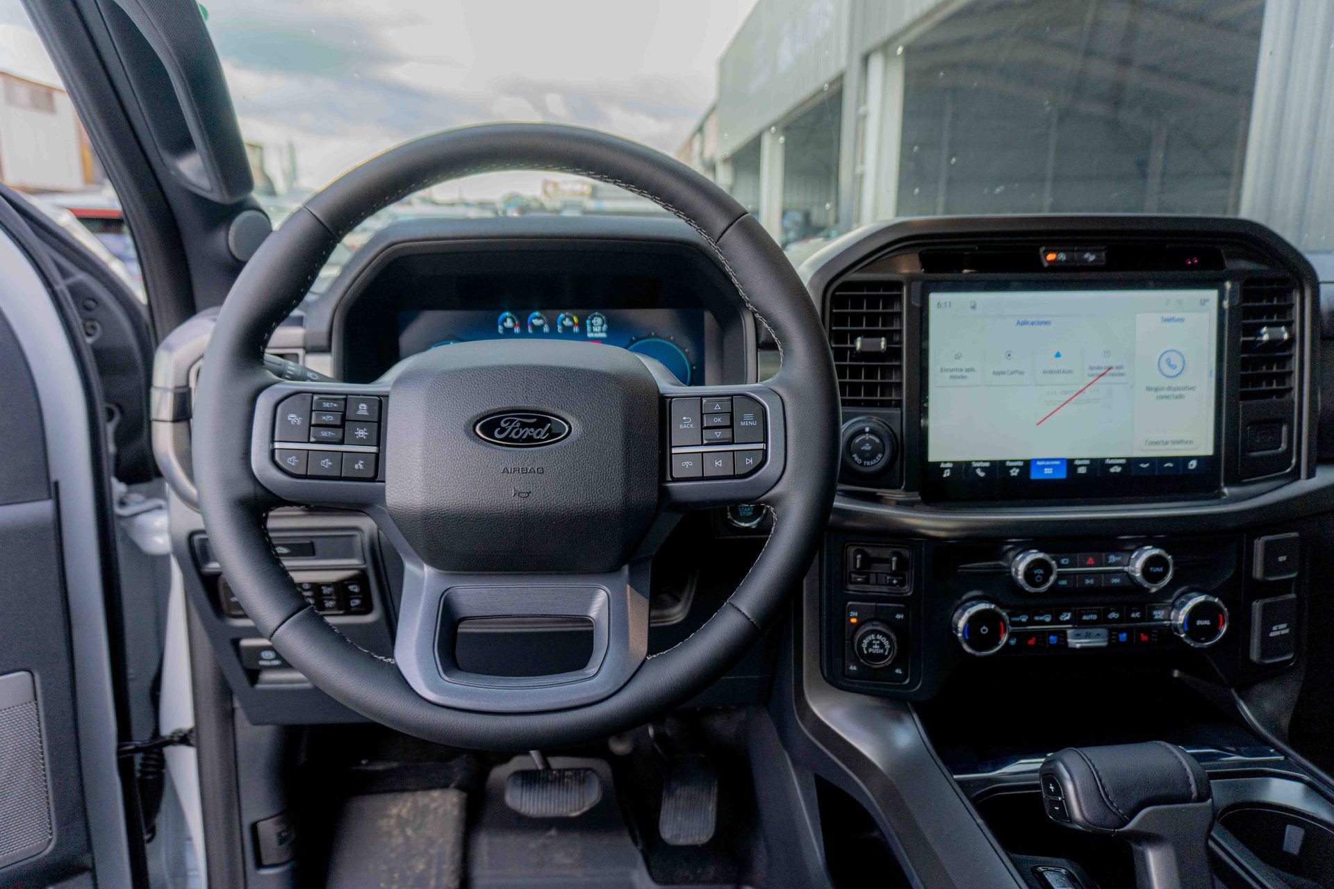 Ford F-150 Lariat Black — foto 7 de 11